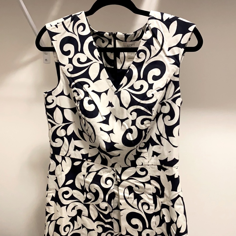 Loft, size 6 navy & blue dress
